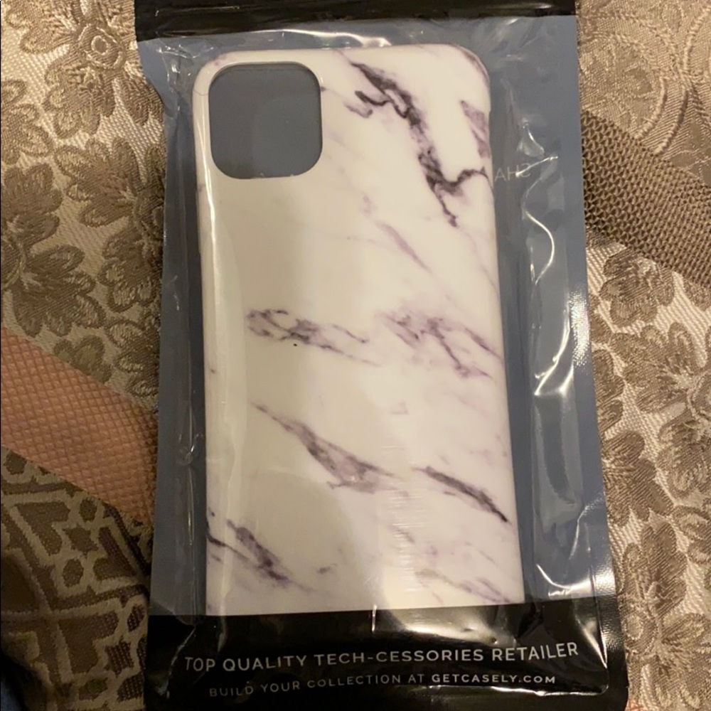 iPhone 11 max pro case - Picture 2 of 2